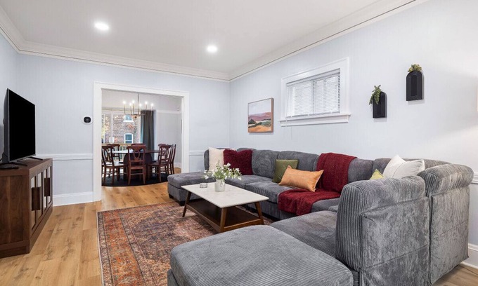 Lakewood Apartamento | 4 Bed 2 Bath Walk to Lakewood Restaurants & Shops