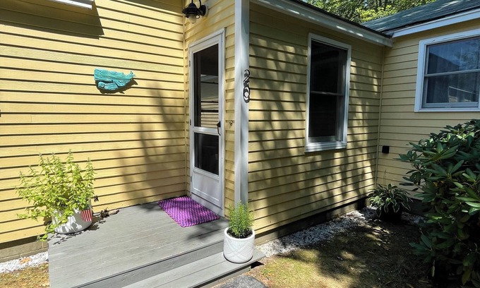 Kennebunkport Casa | 4 Bed, 2 min walk to Goose Rocks Beach, breathtaking sunsets on the back porch.