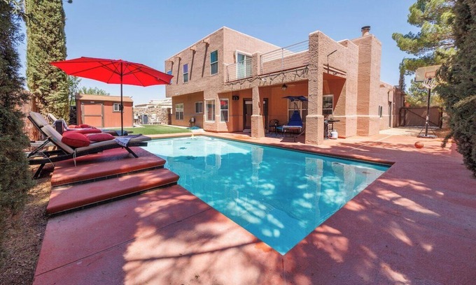 El Paso Casa | 4 Bed, 3.5 Bath Home with Heated Pool