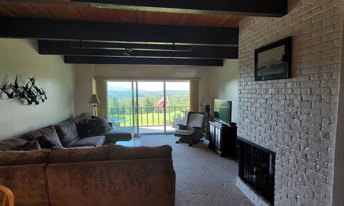 Sunapee Casa | 4 Bed 3 BA, Stunning Views! WALK DIRECTLY ONTO 5TH HOLE OF OUR GOLF COURSE!