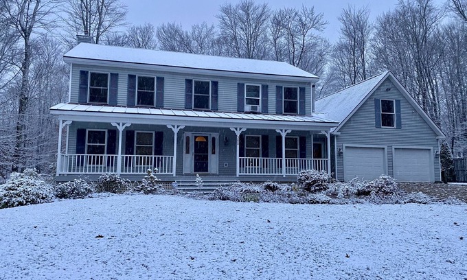 Manchester Center Casa | 4 Bed 3 bath Manchester VT home on large lot quiet cul de sac 2.5 car garage!