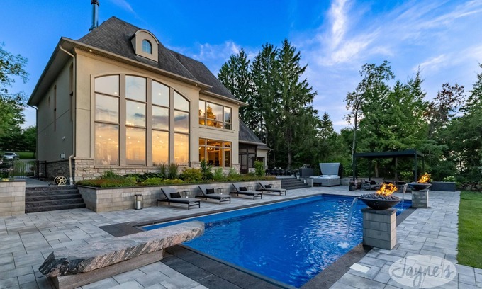 Innisfil Cabaña | 4 bed 5 bath Executive Home on Lake Simcoe with inground Pool!