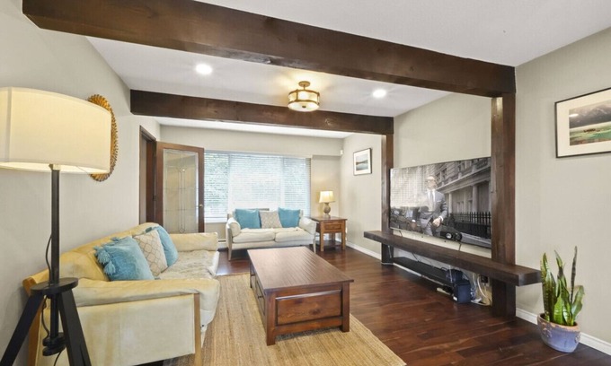 Burnaby Casa | 4+ bed/5 bath Mountain View Home by Deer Lake