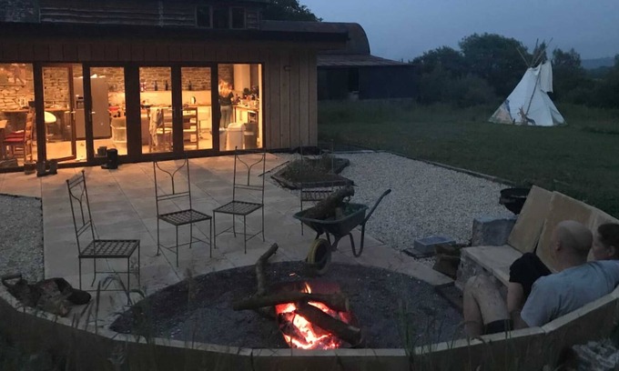 Golden Grove Casa | 4 bed barn & Safari Tent, Pool-Hot Tub-Sauna 16pax