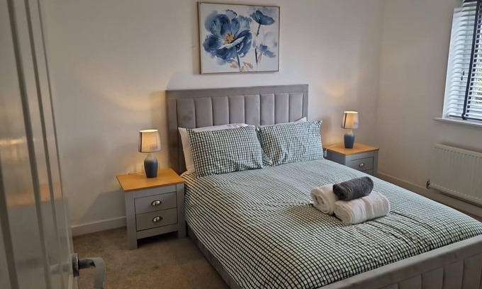 Peterborough Casa | 4-Bed Charming Pet-Friendly House w/ Garden