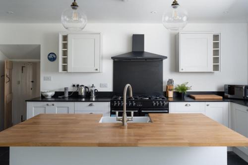 Newtown-in-St-Martin Casa | 4-Bed Cottage in the Lizard - Pet Friendly