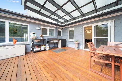 Curtin Casa | 4-Bed Family Home with Spacious Backyard and BBQ