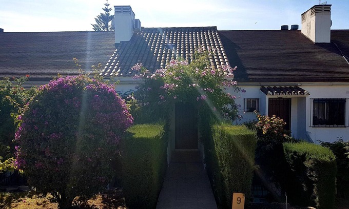 Urbanización Puerto de Estepona Casa | Casa de vacaciones de 4 camas en Estepona con impresionantes vistas y a 5 minutos de la playa