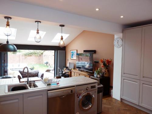 Whitton Casa | 4 bed house close to Allianz Stadium, LHR and London 20mins away