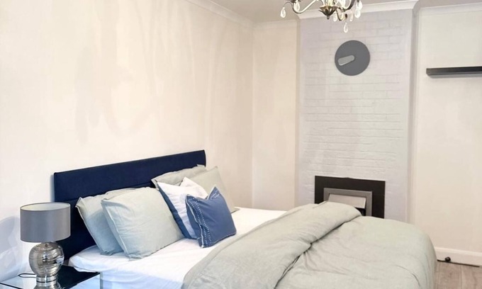 Becontree Casa | 4 Bed House-Garden-Parking-15 min Elizabeth Line