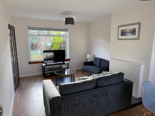 Glenrothes Casa | 4 Bed House, Glenrothes sleeps 5