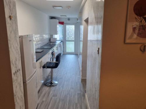 Gillingham Casa | 4 Bed House - Sleeps 8 - Parking - Wifi