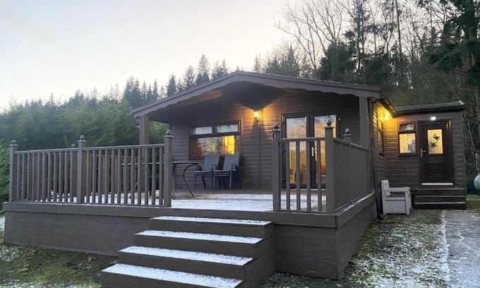 Beattock Casa | 4 Bed House - Sleeps 9 - HotTub - Parking