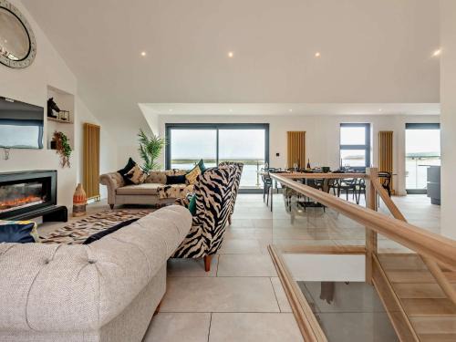 Westleigh Casa | 4 Bed in Appledore 93960