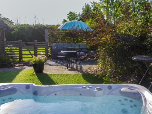 Bedchester Casa | 4 Bed in Blandford Forum 76544