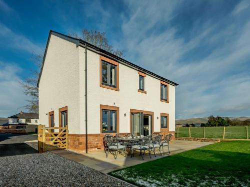 Penrith Casa | 4 Bed in Eden Valley 89353