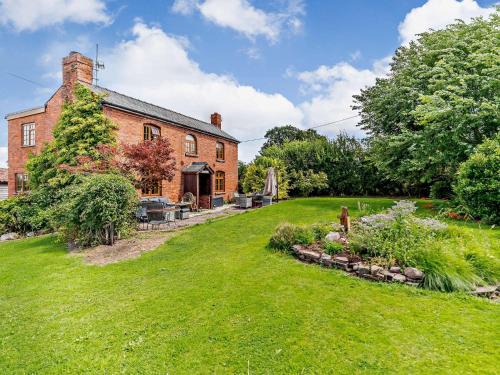 Westbrook Court Casa | 4 Bed in Hereford 44213