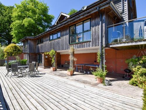 Newtown Casa | 4 Bed in Newtown 48641