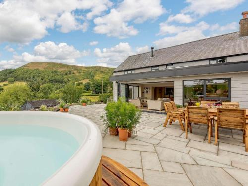 Oswestry Casa | 4 Bed in Oswestry 87477
