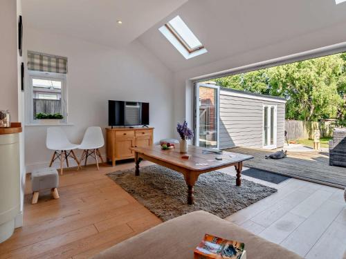 Ryde Casa | 4 Bed in Ryde 95058
