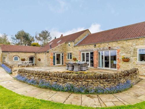 Potter Brompton Casa | 4 Bed in Scarborough 79522