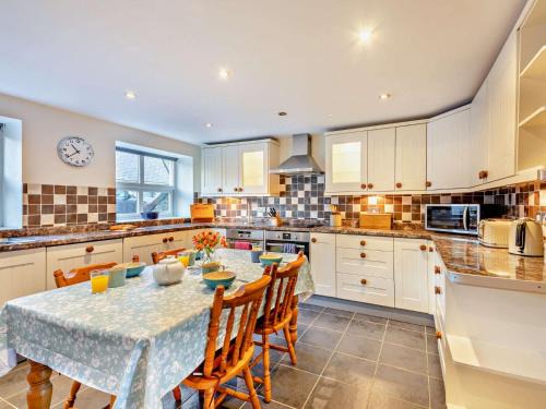 Wearhead Casa | 4 Bed in Wearhead 93527