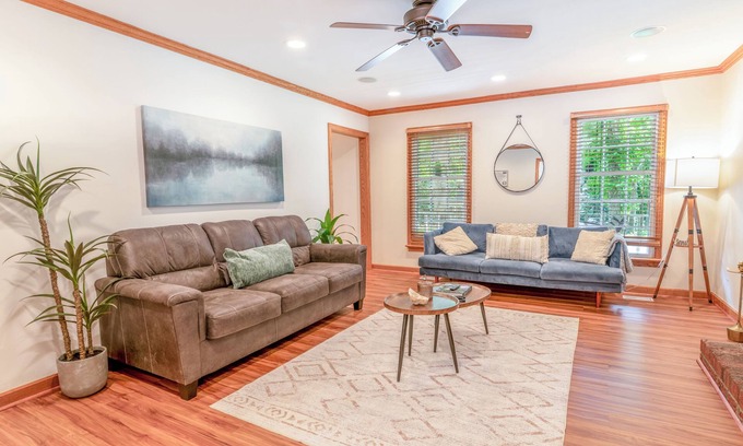 Cary Casa | Large Group,King Bed,4Tvs,office ,Grill,Crib,Kids Essentials,Sleep Noise Machine