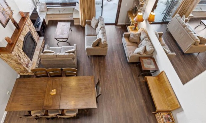 South Lake Tahoe Casa | 4 Bed - Lake View - Pool, Hot Tub, Beach, Ski Bus, Downtown South Lake Tahoe!