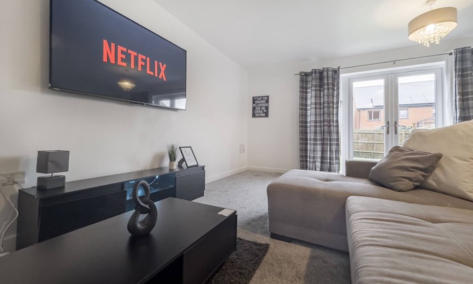 Ashford Casa | * 4 BED LUXURY HOUSE * GARDEN + PARKING + WiFi