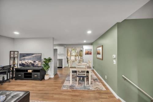 Bynum Casa | 4 Bed Moroccan style, min to UNC, Kids Essentials, Crib, walk to Golf