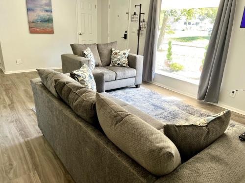 Royal Manor Casa | 4 Bed Ranch-Fire Pit-Pet & Kid Friendly-King Bed
