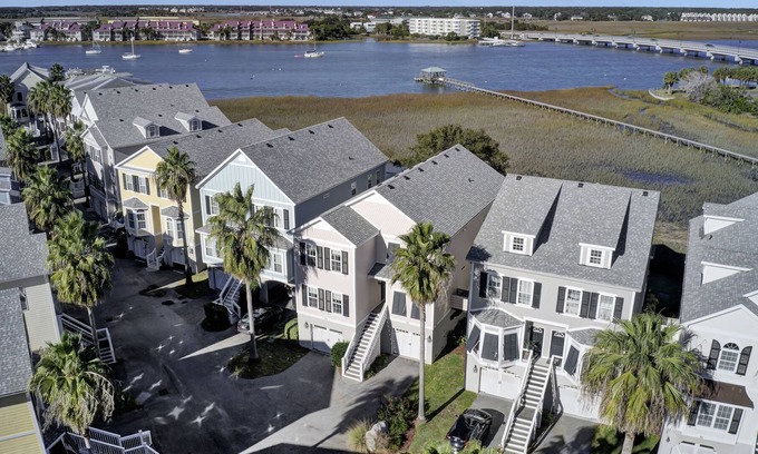 Waters Edge Casa | 4 Bed Townhouse with Fantastic Location and River Views!