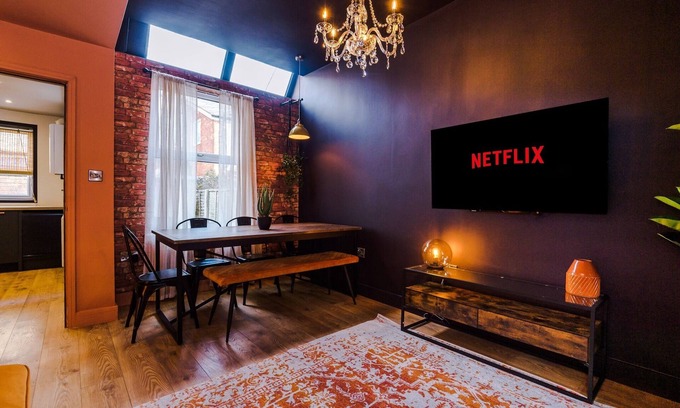 Old Trafford Casa | 4 Bed Urban Home in Manchester