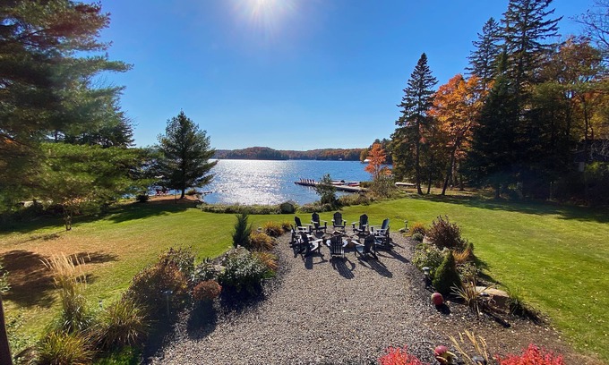 Lake of Bays Cabaña | 4 Bed-Waterfront "Farm House" on Lake of Bays-Muskoka.