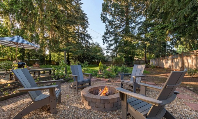 Central Oregon Casa | 4 bedrm close to University, Stadium; Private yard