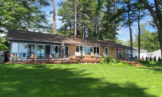Higgins Lake Casa | 4 Bedroom 110 FT Lake Front on Beautiful Higgins Lake