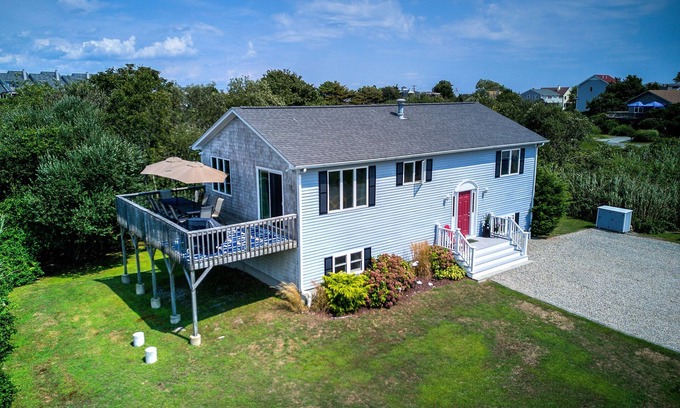 Point Judith Casa | 4 Bedroom/2 Bath w/2 living rooms and a short walk to the beach *SUNDAY RENTAL