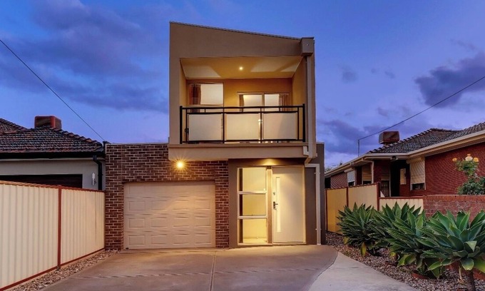 Thomastown Casa | 4 bedroom 2 bathroom 10min from Melbourne Airport & 20 min from CBD