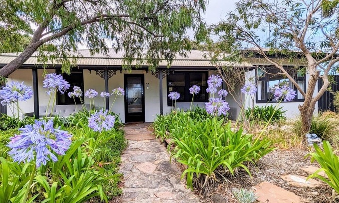 Brownlow Ki Casa | 4 bedroom 2 Bathroom Aircon beach front Pet Friendly Kingscote /Brownlow wifi