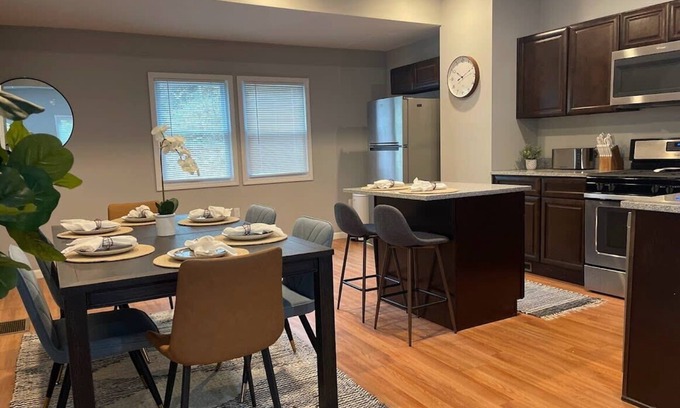 South Side Slopes Casa | 4 Bedroom / 2 Bathroom South Side I Pittsburgh