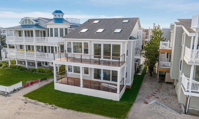 Gold Coast Condominio | 4 bedroom, 3 bath beach front property