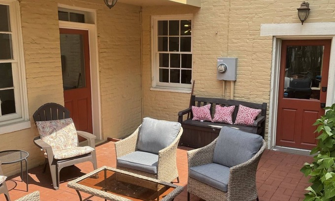 Frederick Casa | 4 Bedroom, 3 Bath Big Downtown Frederick home, w/ Private Patio & fire table
