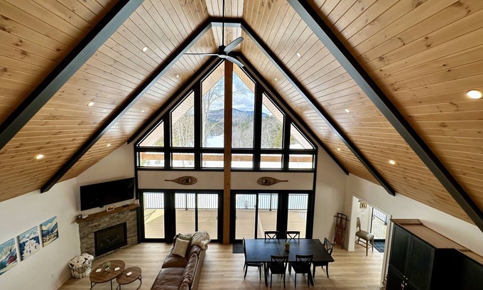 Campton Casa | 4 Bedroom, 4 Bath New Luxury Mountain-Chic Retreat on a Golf Course Resort!
