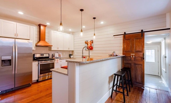 Downtown Baltimore Casa | 4 Bedroom 4 Full Bathroom Near Downtown with FREE parking