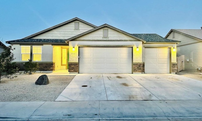 Fernley Casa | 4-Bedroom 5TVs Sleeps 13/Pet OK