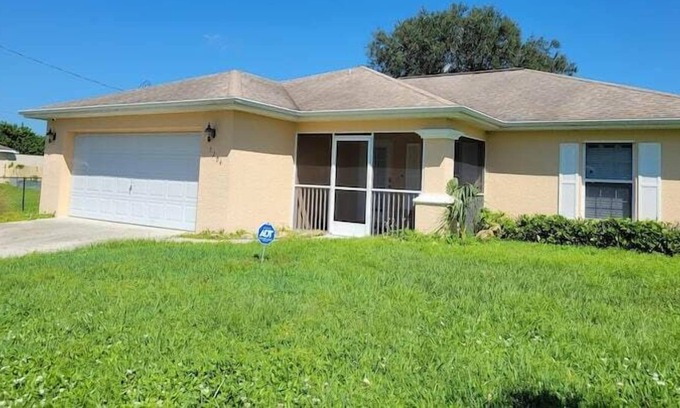 Sunshine Apartamento | 4 Bedroom 660042 by Houzlet