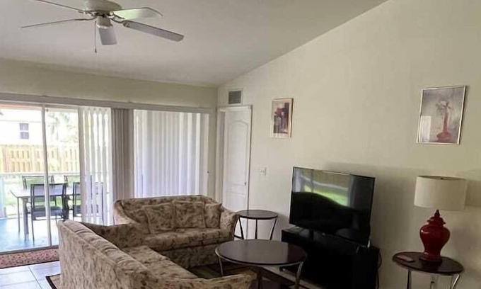 Sunshine Apartamento | 4 Bedroom 698037 by Houzlet