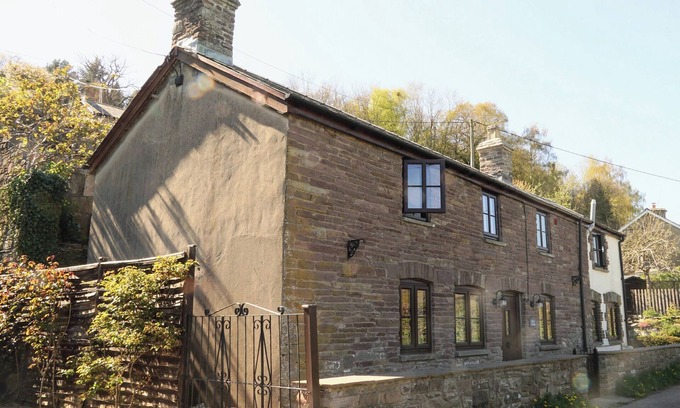 Llangattock Cabaña | Lovely cottage near Crickhowell, an ideal base for those looking to explore the area.