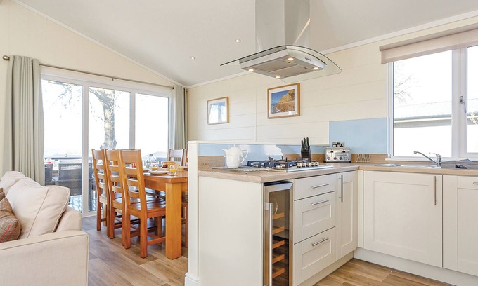 Axminster Chalet De Esquí | 4 bedroom accommodation in Axminster