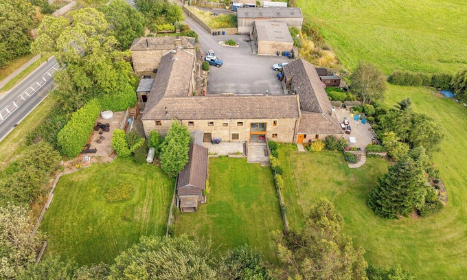 Penistone Cabaña | 4 bedroom accommodation in Holmfirth